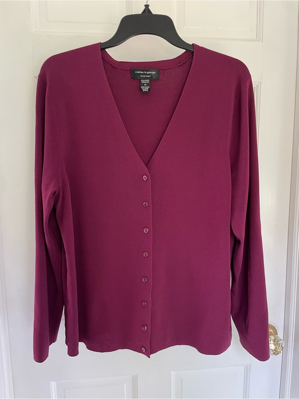 Cable & Gauge Women's V-Neck Button-Front Sweater - Berry Plum